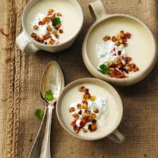 Selleriecremesuppe Mit Koriandersahne Und Scharfen Kartoffelwurfeln Essen Und Trinken Rezepte Essen