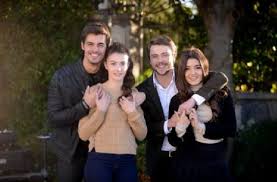 Dizide başlayan bu aşk gerceğede yansıyor güneşin kızları 13 şubat itibariyle her cumartesi kanal d ekranlarında burberk ten sevgiler. Berk Atan And Burcu Ozberk Photos News And Videos Trivia And Quotes Famousfix