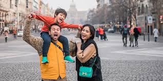 See more of shah rukh khan on facebook. Rafathar Pakai Sepatu Branded Kembaran Dengan Anak Shah Rukh Khan Yang Harganya Bikin Cengo Diadona Id
