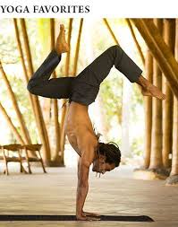Jetzt yoga wear von hessnatur online bestellen! What Do Men And Women Wear To Yoga Yoga Digest