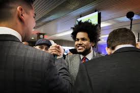 Poslanec měl v několika případech vyvíjet sexuální nátlak na ženy, osahávat je či od nich žádat nahé fotografie také další svědectví popisuje situaci, kdy měl feri vyvinout sexuální nátlak na další dívku. Poslance Feriho Napadli Dva Muzi V Nemocnici Mu Zasili Ranu Na Zadech Po Utocnicich Patra Policie Irozhlas Spolehlive Zpravy