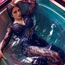 شاركت زينب فياض، ابنة الفنانة اللبنانية هيفاء وهبي، صورة جديدة لها عبر حسابها الشخصي على موقع التواصل الاجتماعي إنستجرام. Haifa Wehbe Youtube
