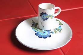 iznik iznikcini izniktiles cini cini iznikvakfi iznikfoundation elyapimi handmade sanat art tasarim design cup plat fi ncan yemek takimi kupalar