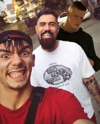 Guck dir den film zeiten ändern dich von bushido an. Suri Mendes Kontakt Mit Bushido Und Capital Bra Bushido Rapper Bh