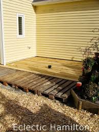 Diy Terrasse Aus Euro Paletten Mrs Greenery Modern Design In 2020 Diy Patio Patio Garden Design Backyard Patio Designs