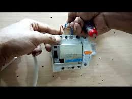 Oct 05, 2015 · adapun spesifikasi elcb untuk daya 900 watt tersebut adalah berapapun daya listrik terpasang dirumah, pilihlah spec elcb diratting arus bocor ( i delta n) 30ma s/d 50ma batas arus sentuh aman bagi manuasia. Cara Pasang Elcb Youtube