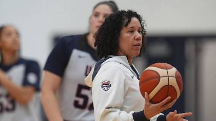 Kara Lawson addresses Team USA media availability, do AI tạo