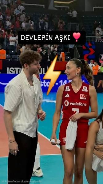 Avrupa Voleybol Şampiyonası'na Hande Baladın ile Fenerbahçeli basketbolcu  Onuralp Bitim'in aşkı damga vurdu ☀️