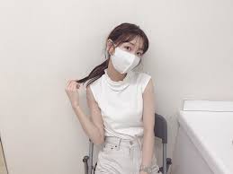 柏木由紀 マスク込みでワントーンコーデ 本日はホワイトです milaowen 柏木由紀 柏木 ワントーンコーデ