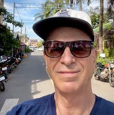 Hiii! Kinda a strange idea but hear me out 🤣 I don't drive a bike and I'm  really scared to learn, but sometimes I just need a night ride around the  city