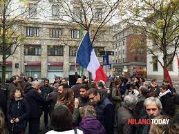 Pertanto, gli orari di apertura possono variare da quelli indicati sul sito. Terrorismo A Parigi Manifestazione Davanti Al Consolato Francese Di Milano