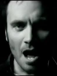 Nek 2009 è uscito “Un’altra direzione”, un album nato dall’esigenza di  valorizzare il Filippo più autentico e quotidiano, senza filtri né  barriere. Con questo disco volevo sperimentare e provare ...