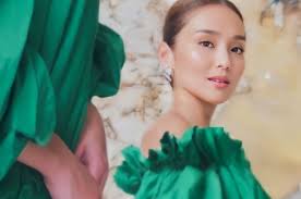 i like her work the ONLY thing i don't like is that her obvious color is  green,she uses green everywhere all the time. limits the beauty. other than  that her design eye