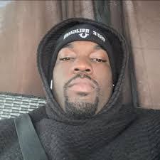 Abril Reed's Instagram, Twitter & Facebook