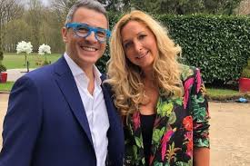 Une surenchère pour un objet exorbitant dans affaire conclue. Lisieux Le Salon Des Antiquaires Accueille Alexandra Morel Et Julien Cohen D Affaire Conclue Le Pays D Auge