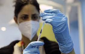 Πολίτες άνω των 60 ετών. 3elujcbyqcy0cm