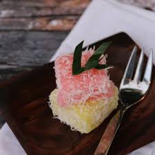 Uniknya, walau dicampur dengan ubi, tetapi cita rasa brownies ubi ini tidak terlalu ubi banget. jadi, kita masih bisa merasakan cita rasa cokelat yang juga menjadi bahan campuran pembuatan brownies ubi ini. 10 Camilan Dari Singkong Ini Lezat Mudah Dibuat Dan Bikin Kangen