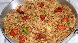 Chicken, rice, soy sauce and shredded egg stir fried together. à®° à®Ÿ à®Ÿ à®• à®•à®Ÿ à®š à®• à®•à®© à®ª à®° à®Ÿ à®° à®¸ Roadside Chicken Fried Rice Recipe Chicken Fried Rice Tamil Youtube