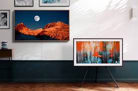 The 2019 frame includes a gallery with 20 works of art from different genres. Samsung The Frame 2020 Review Transforms Your Home Into The Louvre British Gq