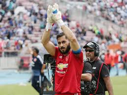 ˈɟʝoni eˈreɾa, born 9 may 1981) is a chilean professional footballer who plays as a goalkeeper and is the captain of chilean primera división club everton de viña del mar. Everton Tentara En Serio A Johnny Herrera La Cuarta