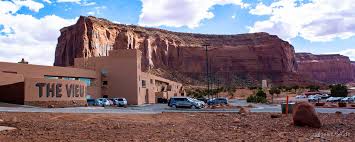 The red rocks of monument valley are one of the most iconic rock formations in the usa, and it's a staple image of america's rugged southwest. Unterkunft Im Monument Valley Goulding S Lodge Oder View Hotel Usa News Reisen