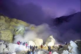 Maybe you would like to learn more about one of these? Serunya Mendaki Dan Hunting Sunrise Di Kawah Ijen Di Banyuwangi Blue Fire Nya Keren Banget