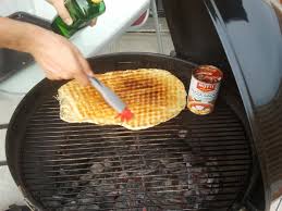 So erhalten sie mit geringem aufwand eine gute oberhitze, die der pizza. Gegrillte Pizza Ohne Stein Grillforum Und Bbq Www Grillsportverein De