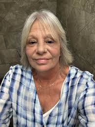 Can you color my white hair in a photo?