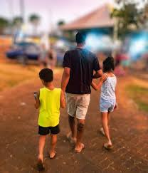 Família feliz não é a família perfeita. Felicidade é ter vocês, errar com  vocês, sorrir com vocês, cair com vocês, levantar com vocês, sonhar com  vocês. Eu amo cada pedacinho, cada defeito,