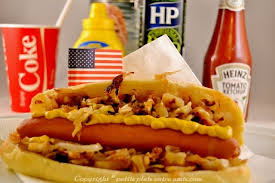 Le Veritable Hot Dog Americain Petits Plats Entre Amis Pains A Hot Dog Hot Dog Recettes Recettes De Cuisine