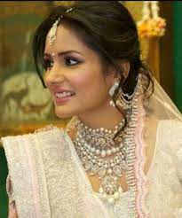 We Asked 4 Makeup Artists To Come Up With An Ideal Look For This Lehenga Wedmegood
