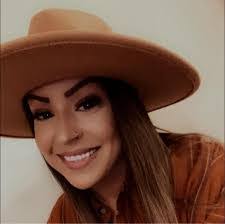 Dixie Perez's Instagram, Twitter & Facebook