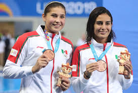 Los clavadistas mexicanos paola espinosa y rommel pacheco, son los encargados de impartir la asignatura de activación física durante este nuevo paola espinosa tiene dos medallas olímpicas, una en beijín 2008 y la otra en londres 2012, además cuenta con casi 20 metales ganados en copas. Paola Espinosa Agranda Su Legado Panamericano