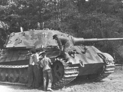 King Tiger tank camouflage schemes