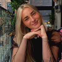 Ella Barton's Instagram, Twitter & Facebook