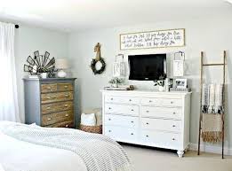Tv On Dresser In Bedroom Unique Beautiful Farmhouse Master Bedroom Ideas 40 Bedroom Bedroom Decor Inspiration Master Bedroom Makeover Bedroom Makeover