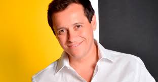 Alvaro r morales, alavaro morales. Alvaro Morales Revoluciono Las Redes Sociales Al Presentar A Su Hija En La Divina Comida Chilevision