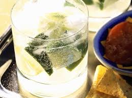 Das ursprünglich aus brasilien stammende getränk gehört heute zu den beliebtesten cocktails überhaupt. Caipirinha Mit Ginger Ale Einfach Lecker Daskochrezept De