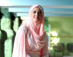 Sutradara michael ang antara yang tidak ketinggalan memberikan pendapat berkenaan isu video panas aktres fathia latiff di aplikasi bigo live. Biodata Profil Fathia Latiff Pelakon Cantik Manis Berita Viral Terkini