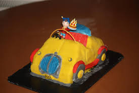 Article de idées de livre à colorier. Tuto Realiser Un Gateau Voiture De Oui Oui Avec Un Decor En Pate A Sucre