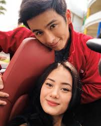 Sinetron dengan genre romance ini tayang kembali pada tanggal 13 april 2020 setiap hari senin hingga minggu jam 17.45 wib. Adu Mesra Sean Lola Sean Sandra Di Siapa Takut Jatuh Cinta