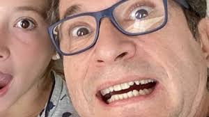 Elas cresceram! Filhas do cantor Daniel roubam a cena em foto com o pai