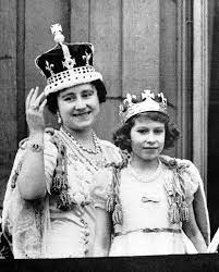 Queen Elizabeth Ii S Fashion Through The Decades Queen Elizabeth Fashion Through The Decades Princess Elizabeth