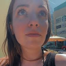 Carolyn Medeiros's Instagram, Twitter & Facebook