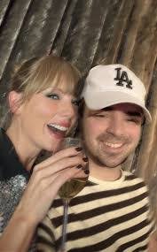 Con Taylor's Instagram, Twitter & Facebook