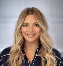 Stacy Leslie's Instagram, Twitter & Facebook