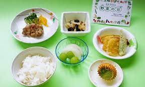 2020年8月10日の行事食 【山の日】 ・山菜の炊き込みご飯、味噌汁、牛肉のしぐれ煮、卯の花、りんご缶 2020年7月21日の行事食 【土用の丑の日】 å±±ã®æ—¥ã®è¡Œäº‹é£Ÿã§ã™