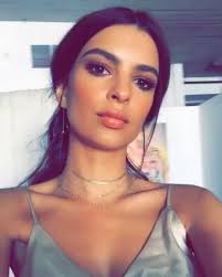 Emily Ratajkowski On Instagram Regrann From Themodelsnapchats Emrata Emilyratajkowskisnapchat Emrata Em Emily Ratajkowski Makeup Looks Hairstyle