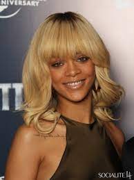 Rihanna Rocking Bangs For The Photocall For Battleship In London England Rihanna Hairstyles Rihanna Blonde Hair Rihanna Blonde