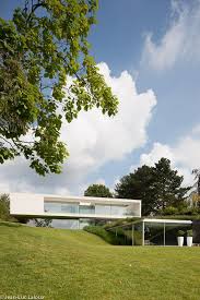 Organisation Dans La Pente Ouverture De La Partie Basse Toit Vegetalise Avec Images Maison Architecte Moderne Decoration De Maison Contemporaine Maison Bioclimatique